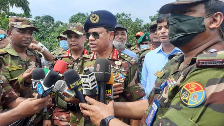 বন্যার্তদের মাঝে সেনাপ্রধানের ত্রাণ বিতরণ বন্যার্তদের মাঝে সেনাপ্রধানের ত্রাণ বিতরণ