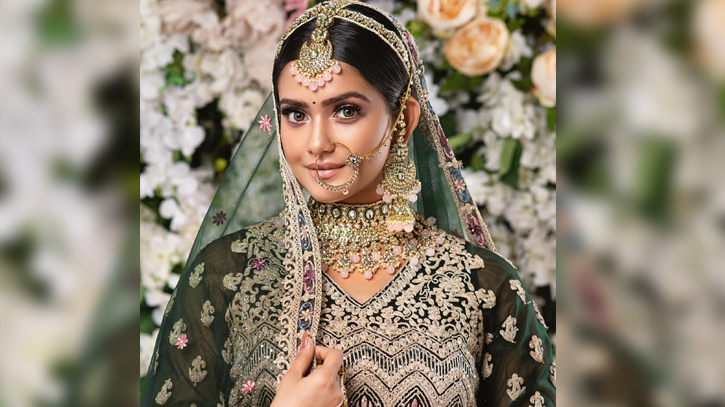 বিয়ের কনের সাজে লাস্যময়ী তানজিন তিশা বিয়ের কনের সাজে লাস্যময়ী তানজিন তিশা