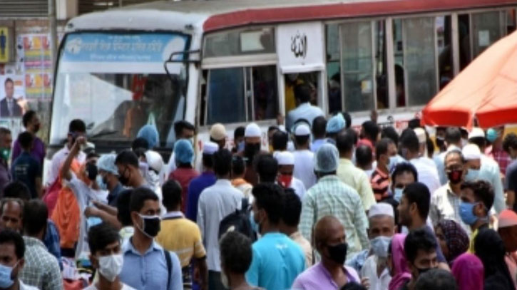 রাজধানীতে গণপরিবহন সংকট, জনভোগান্তি চরমে রাজধানীতে গণপরিবহন সংকট, জনভোগান্তি চরমে