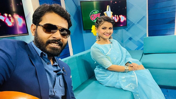 আরফিন রুমি ও বৃষ্টির নতুন গান ‘প্রেমের পরশে’ (ভিডিও) আরফিন রুমি ও বৃষ্টির নতুন গান ‘প্রেমের পরশে’ (ভিডিও)