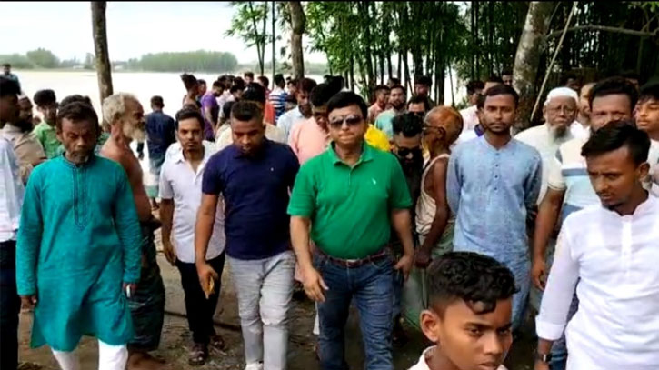 অবৈধভাবে বালু উত্তোলন বন্ধ ও বালুদস্যুদের শাস্তির দাবি অবৈধভাবে বালু উত্তোলন বন্ধ ও বালুদস্যুদের শাস্তির দাবি