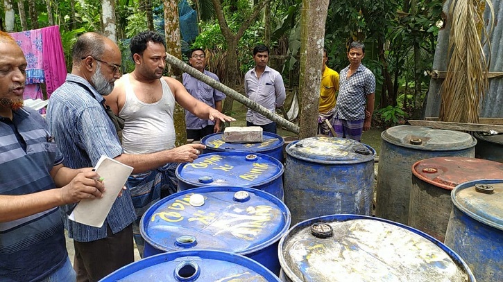 বাগেরহাটের কচুয়ায় দোকান থেকে ২ হাজার লিটার তেল জব্দ