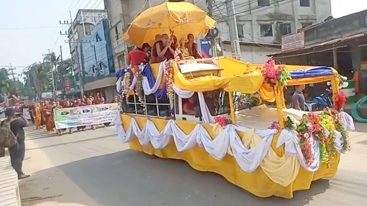 বৈশাখী পূর্ণিমা উপলক্ষে খাগড়াছড়িতে মঙ্গল শোভাযাত্রা বৈশাখী পূর্ণিমা উপলক্ষে খাগড়াছড়িতে মঙ্গল শোভাযাত্রা