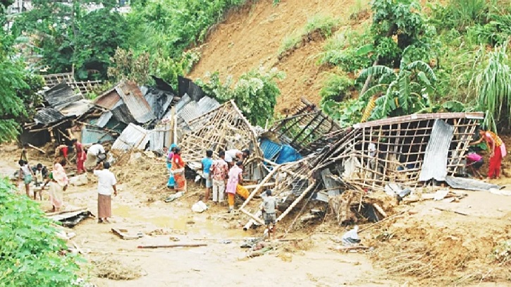 পাহাড় ধ্বংসের ঝুঁকি নিয়ে ৬০টি পয়েন্টে প্রায় ২০ হাজার মানুষ