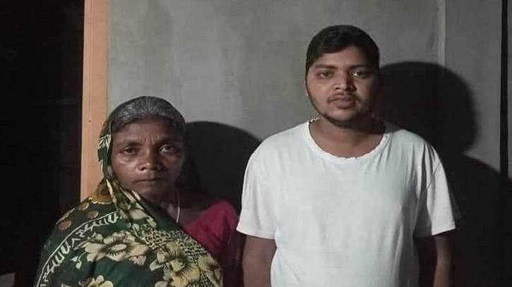 চা শ্রমিক ‘মা’ কে নিয়ে আবেগঘন লেখা ঢাবি শিক্ষার্থীর চা শ্রমিক ‘মা’ কে নিয়ে আবেগঘন লেখা ঢাবি শিক্ষার্থীর