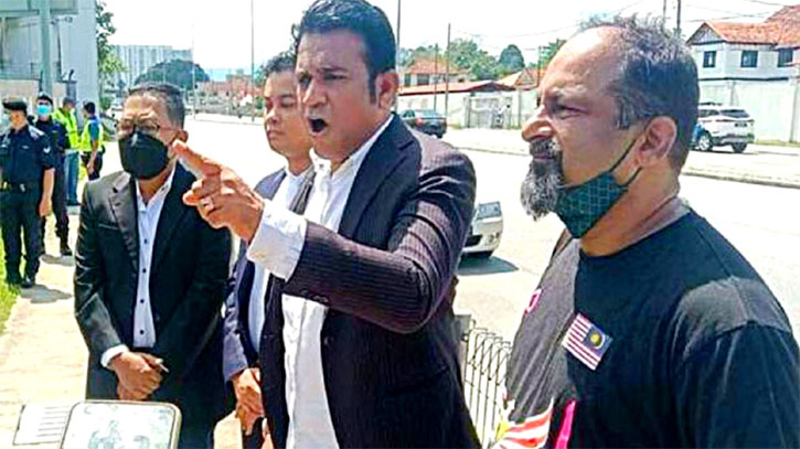 বাংলাদেশ থেকে শ্রমিক নেওয়ার ঘোষণায় মালয়েশিয়ানদের বিক্ষোভ বাংলাদেশ থেকে শ্রমিক নেওয়ার ঘোষণায় মালয়েশিয়ানদের বিক্ষোভ
