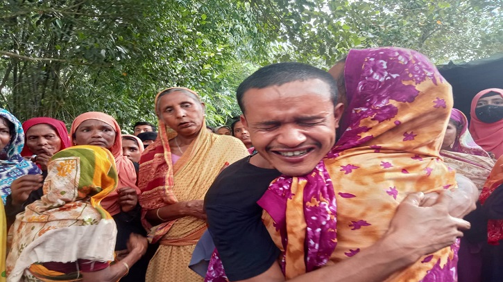 নরসিংদীতে ২ সন্তানসহ মায়ের গলাকাটা লাশ উদ্ধার নরসিংদীতে ২ সন্তানসহ মায়ের গলাকাটা লাশ উদ্ধার