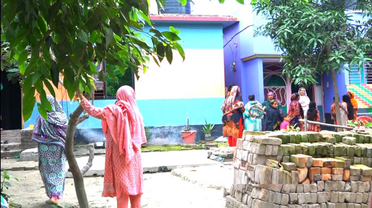 সাভারে তুচ্ছ ঘটনায় পুরুষ শূন্য দুই বাড়ি সাভারে তুচ্ছ ঘটনায় পুরুষ শূন্য দুই বাড়ি