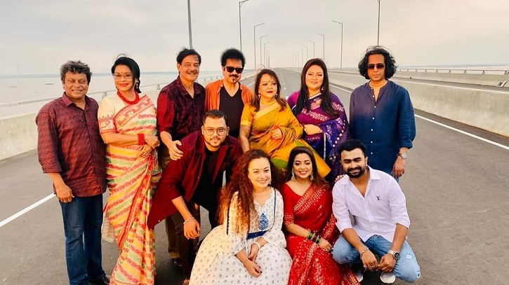 পদ্মা সেতুতে “থিম সং” এর শুটিংয়ে তারকারকাদের ফটোসেশন পদ্মা সেতুতে “থিম সং” এর শুটিংয়ে তারকারকাদের ফটোসেশন