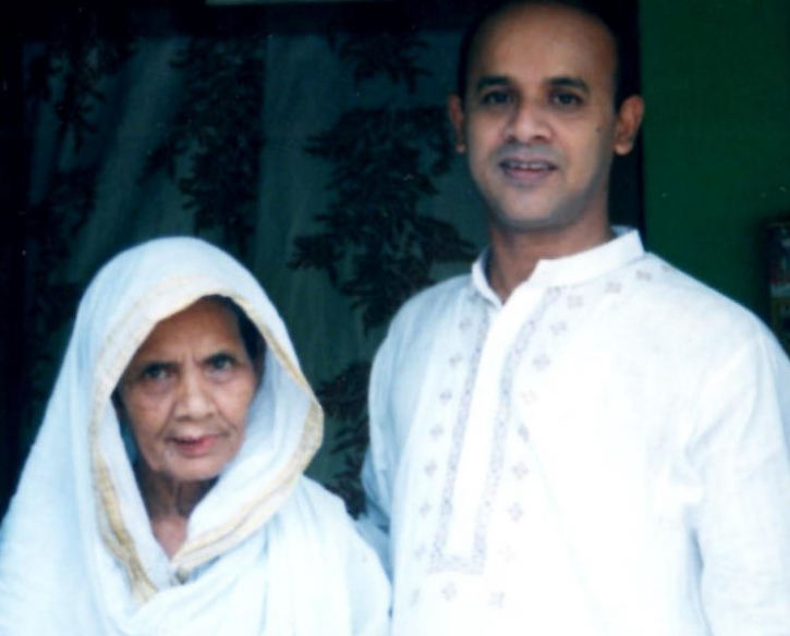 মায়ের শূন্য ঘরটা আমাকে সবসময় তাড়িত করে মায়ের শূন্য ঘরটা আমাকে সবসময় তাড়িত করে