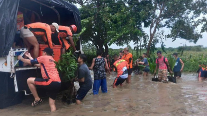 খরায় ধুঁকতে থাকা চীনে হঠাৎ বন্যা, সরানো হলো অর্ধলক্ষ মানুষকে