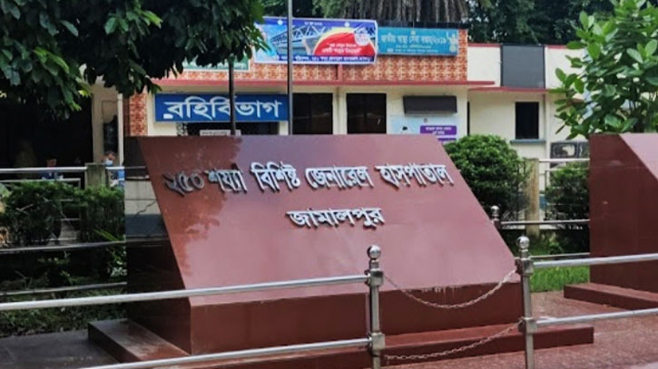 দুই চিকিৎসকের মারামারিতে অপারেশন বন্ধ, দুর্ভোগে রোগী দুই চিকিৎসকের মারামারিতে অপারেশন বন্ধ, দুর্ভোগে রোগী