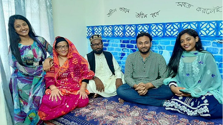 দুই বোন মিলে বিয়ে দিলেন বিধবা মাকে
