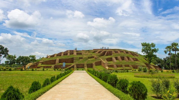 প্রাচীন বাংলার রাজধানী পুন্ড্রনগরে একদিন প্রাচীন বাংলার রাজধানী পুন্ড্রনগরে একদিন