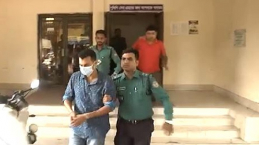 নারীর আপত্তিকর ছবি দিয়ে চাঁদাবাজি, পুলিশের ফাঁদে পুলিশ গ্রেফতার