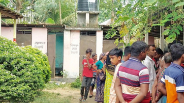 স্কুলের টয়লেট থেকে শিক্ষার্থীর বিবস্ত্র মরদেহ উদ্ধার