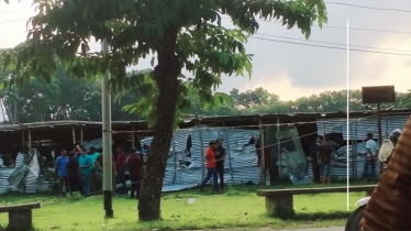 বাংলাদেশ কৃষি বিশ্ববিদ্যালয়ে ঠিকাদার শ্রমিকদের অস্থায়ী আবাসনে ছাত্রলীগের ভাংচুর