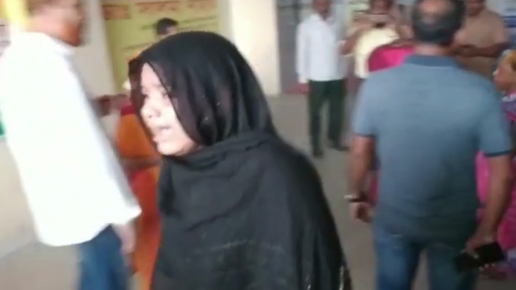 ভুল চিকিৎসায় গৃহবধূর মৃত্যু, পুলিশ-এলাকাবাসী সংঘর্ষ ভুল চিকিৎসায় গৃহবধূর মৃত্যু, পুলিশ-এলাকাবাসী সংঘর্ষ