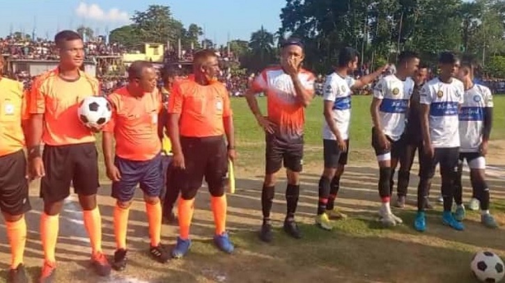 ব্যারিস্টার সুমনের দলের ফুটবল খেলা দেখতে এসে যুবকের মৃত্যু ব্যারিস্টার সুমনের দলের ফুটবল খেলা দেখতে এসে যুবকের মৃত্যু