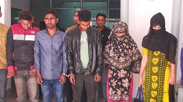 ২ যুবতী ও ৩ যুবক মিলে করতো অপহরণ, অবশেষে... ২ যুবতী ও ৩ যুবক মিলে করতো অপহরণ, অবশেষে...