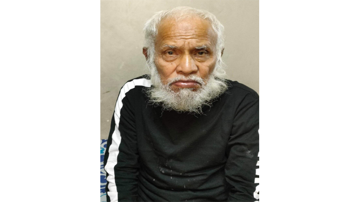 সৌদি থেকে ফিরে ৪ দিন ধরে পরিবারকে খুঁজছেন আবুল কাশেম সৌদি থেকে ফিরে ৪ দিন ধরে পরিবারকে খুঁজছেন আবুল কাশেম