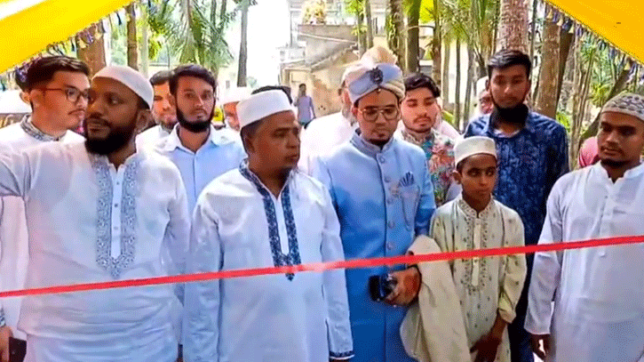 বিয়ে বাড়ির সাজানো গেটে কুরআন তেলাওয়াতে জামাই বরণ (ভিডিও) বিয়ে বাড়ির সাজানো গেটে কুরআন তেলাওয়াতে জামাই বরণ (ভিডিও)
