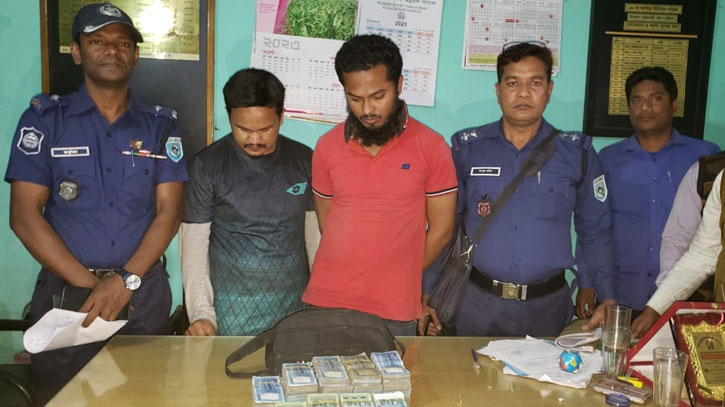প্রকাশ্যে বিকাশের ১৫ লাখ টাকা ছিনতাই, আটক ২ প্রকাশ্যে বিকাশের ১৫ লাখ টাকা ছিনতাই, আটক ২