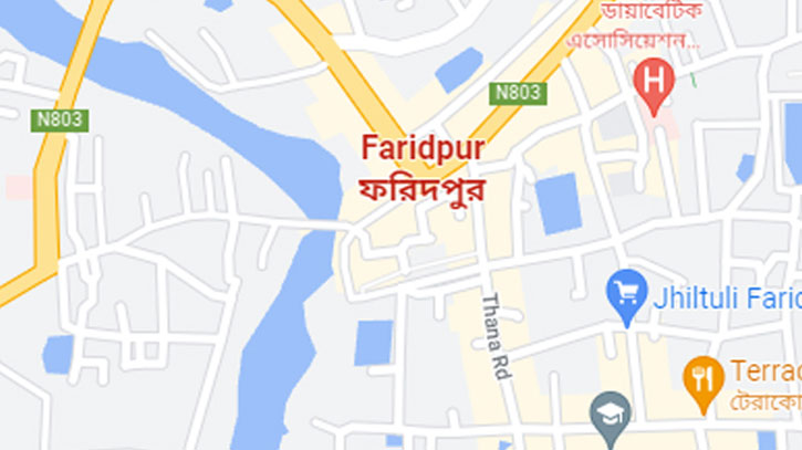 আদালতে হাজিরা শেষে কোপানোর পরে কৃষকের পায়ে গুলি আদালতে হাজিরা শেষে কোপানোর পরে কৃষকের পায়ে গুলি