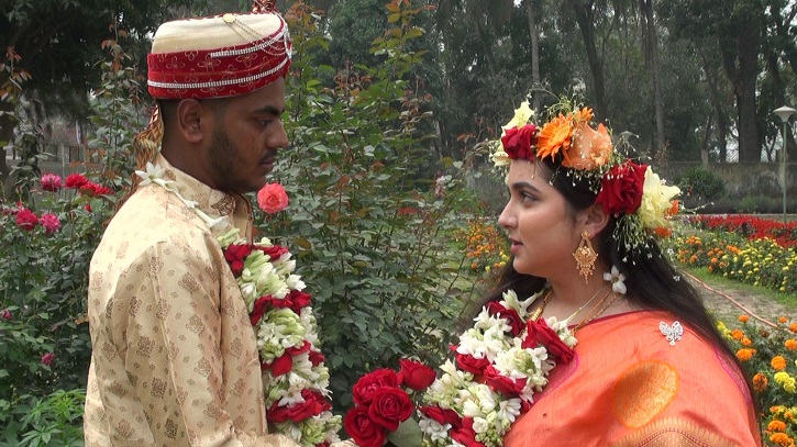 প্রেমের টানে জার্মান তরুণী গোপালগঞ্জে, আদালতের মাধ্যমে বিয়ে প্রেমের টানে জার্মান তরুণী গোপালগঞ্জে, আদালতের মাধ্যমে বিয়ে