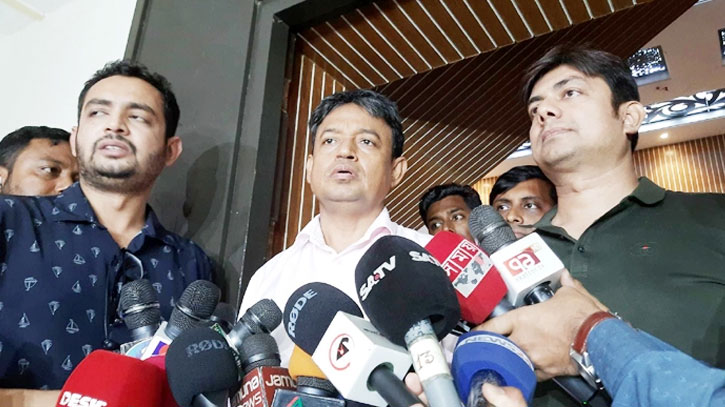 শাকিব খান কেন কার্যালয়ে জানালেন ডিবি হারুন শাকিব খান কেন কার্যালয়ে জানালেন ডিবি হারুন