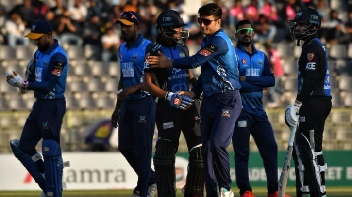 মেহেদি ঝড়ে হারলো ঢাকা, টানা তৃতীয় জয় রংপুরের মেহেদি ঝড়ে হারলো ঢাকা, টানা তৃতীয় জয় রংপুরের