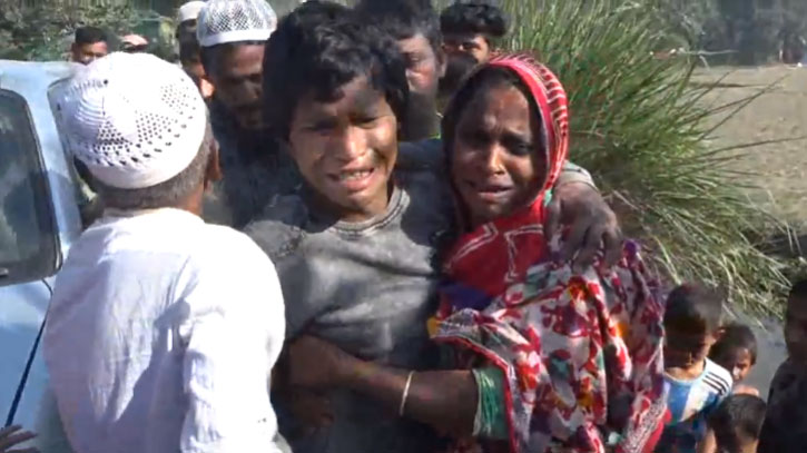 ১৪ মাস পর মায়ের কোলে ‘মৃত’ নিয়ামুল, গ্রামজুড়ে উচ্ছ্বাস