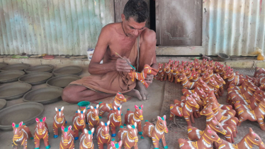 পহেলা বৈশাখ রাঙাতে ব্যস্ত মৃৎশিল্পীরা