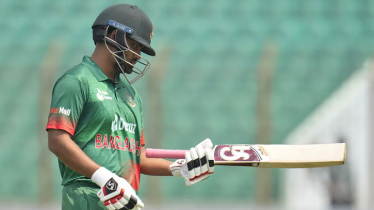 জন্মদিনে রেকর্ড গড়ে আউট হলেন তামিম