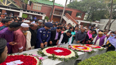 বঙ্গবন্ধুর সমাধিতে আইসিটি প্রতিমন্ত্রী ও হাই-টেক পার্ক কর্তৃপক্ষের শ্রদ্ধা