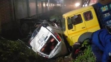 দুই ট্রাক ও মাইক্রোবাসের সংঘর্ষে নিহত ৩, আহত ৫