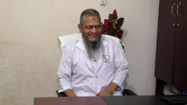 ১৩শ সফল কিডনি প্রতিস্থাপনের অনন্য কীর্তি গড়েছেন ডা. কামরুল ইসলাম (ভিডিও)