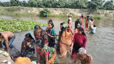 ঠাকুরগাঁওয়ে শত শত পূণ্যার্থীর অংশগ্রহণে গঙ্গা স্নান অনুষ্ঠিত