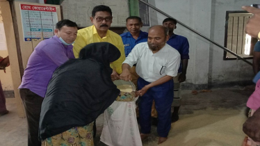 মান্দায় ভিজিএফ-এর চাল বিতরণ