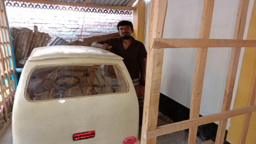 মান্দায় কাঠের মাইক্রো তৈরি
