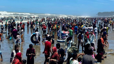 বৈরী আবহাওয়া উপেক্ষা করে পর্যটকদের ভিড় কক্সবাজারে 