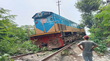 সাত ঘণ্টা পর উদ্ধার লাইনচ্যুত ইঞ্জিন, যাত্রা বাতিল এগারো সিন্ধুর প্রভাতির
