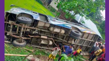 যাত্রীবাহী বাস নিয়ন্ত্রণ হারিয়ে পড়লো খাদে, আহত ৩০