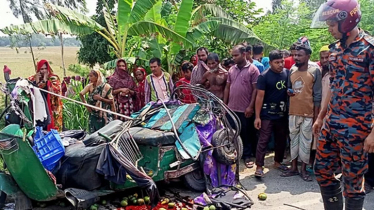 ট্রাকের সঙ্গে সিএনজির সংঘর্ষ, সড়কে ঝরলো ৪ প্রাণ