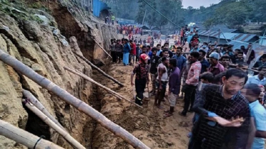 চট্টগ্রামে পাহাড় ধসে আট জনের মৃত্যু; উদ্ধার কাজ চলছে