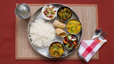 ভাতের সঙ্গে যেসব খাবার খেয়ে বাড়াচ্ছেন বিপদ