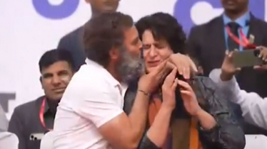 জনসম্মুখে প্রিয়াঙ্কাকে চুমু খেয়ে বিতর্কে রাহুল গান্ধী