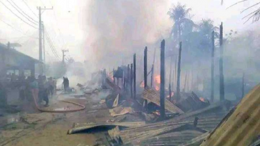 থানচি বাজারে অগ্নিকাণ্ডে অর্ধশত দোকান পুড়ে ছাই