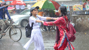 বৃষ্টিৱ ঘ্রাণ আর সংসারের মায়া