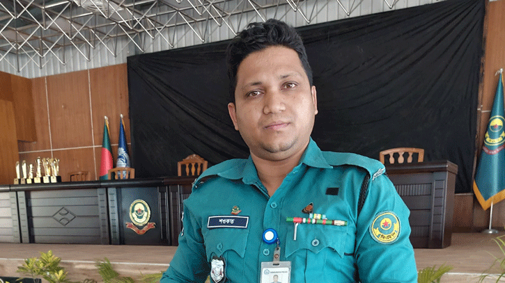 চাকরিচ্যুত নন, অব্যাহতি পেয়েছেন মানবিক পুলিশ শওকত